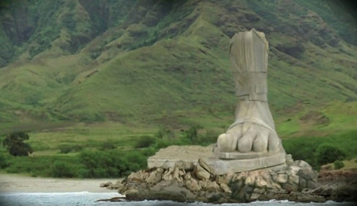 foot-statue in Lost