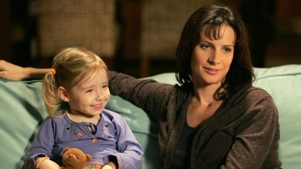 Brenda and Maya on the couch in Six Feet Under