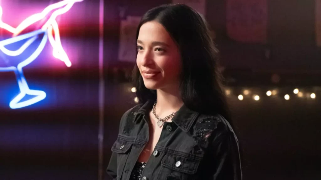 Amber in a bar in Scream 5