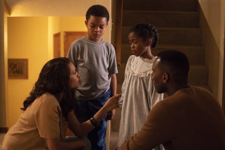Wayne and Amelia talk to their kids in True Detective S3E5